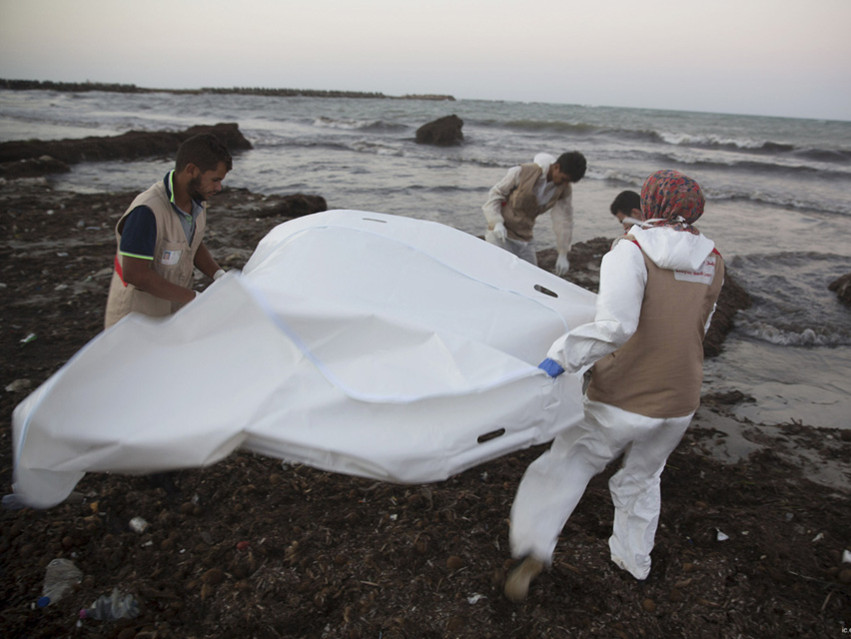 リビアの海岸に95体死体が発見